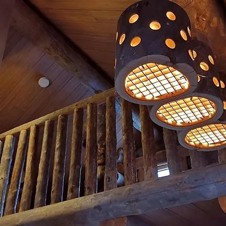 Comfy Retreat For 8 With Hot Tub & Sauna