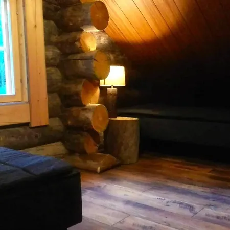 Comfy Retreat For 8 With Hot Tub & Sauna