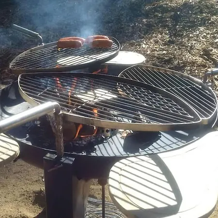 Comfy Retreat For 8 With Hot Tub & Sauna *