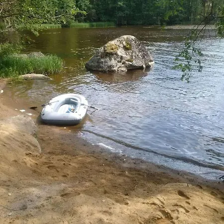 Comfy Retreat For 8 With Hot Tub & Sauna *