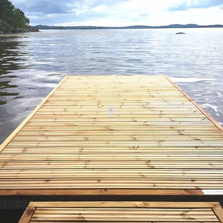 Comfy Retreat For 8 With Hot Tub & Sauna *