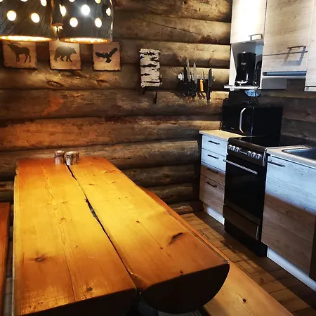 Comfy Retreat For 8 With Hot Tub & Sauna