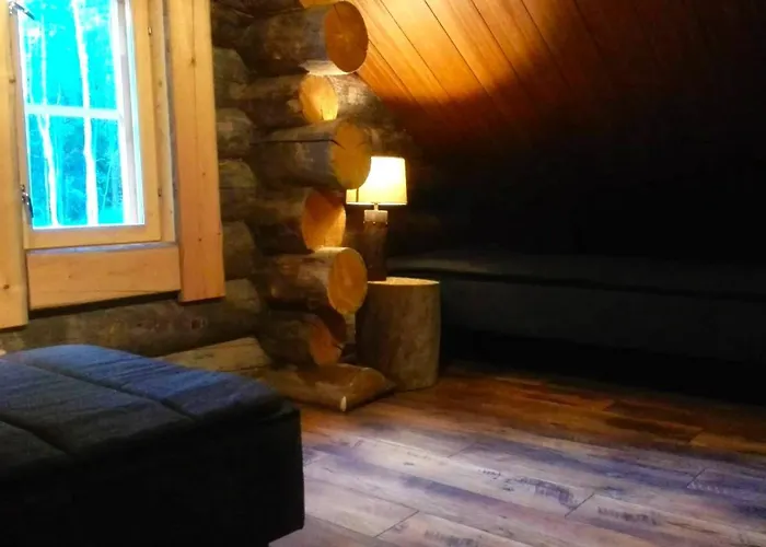 Comfy Retreat For 8 With Hot Tub & Sauna