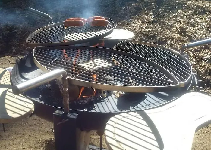 Comfy Retreat For 8 With Hot Tub & Sauna *