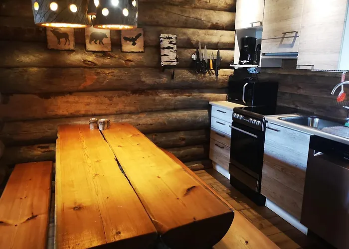 Comfy Retreat For 8 With Hot Tub & Sauna